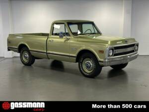 Image 2/15 of Chevrolet C 20 (1969)