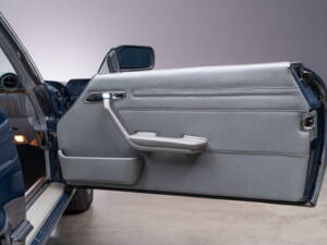 Image 16/24 of Mercedes-Benz 500 SL (1983)