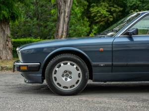 Immagine 8/55 di Jaguar XJ 40 (XJ-R) (1990)