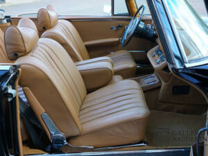 Image 38/50 of Mercedes-Benz 280 SE 3,5 (1971)