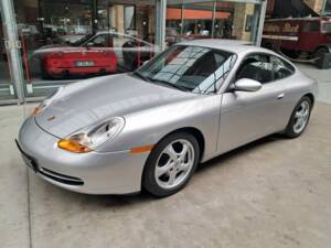 Immagine 13/33 di Porsche 911 Carrera (1996)