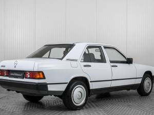 Image 2/50 de Mercedes-Benz 190 D (1986)