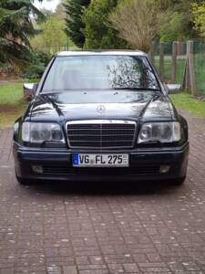 Bild 1/26 von Mercedes-Benz E 500 Limited (1994)