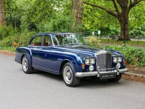 Image 19/44 of Bentley S 3 Continental Flying Spur (1964)