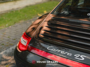 Image 19/46 of Porsche 911 Carrera 4S (2011)