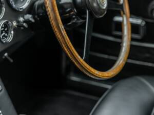 Afbeelding 31/50 van Aston Martin DB 6 (1967)