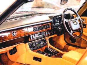 Image 13/15 of Jaguar XJ-S Convertible (1989)
