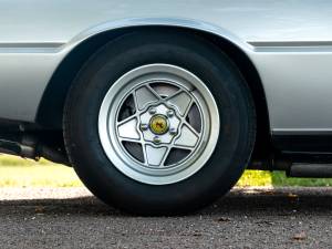 Image 16/32 of Ferrari 400 GT (1977)