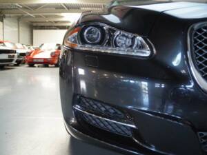 Imagen 19/32 de Jaguar XJ 5.0 (2011)