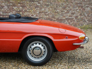 Image 13/50 of Alfa Romeo 1750 Spider (1969)