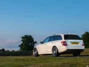 Immagine 35/50 di Mercedes-Benz C 63 AMG T (2009)