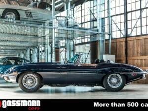 Image 3/15 de Jaguar E-Type 4.2 (1970)