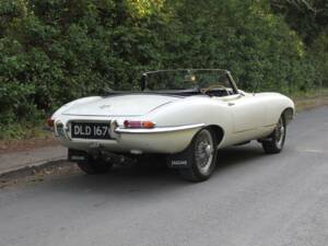 Image 6/18 of Jaguar E-Type 4.2 (1965)