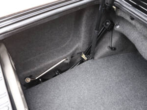 Image 64/83 de BMW 325i (1990)