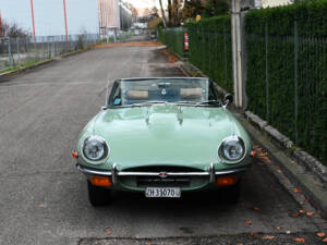 Image 23/60 de Jaguar E-Type (1970)