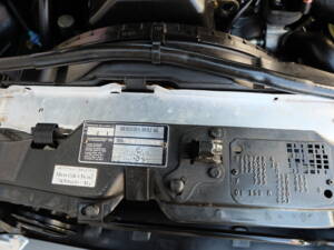 Image 48/63 of Mercedes-Benz 300 CE (1991)