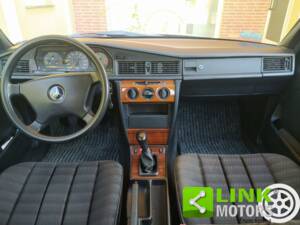 Bild 6/10 von Mercedes-Benz 190 E 1.8 (1993)