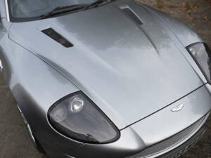 Image 21/38 of Aston Martin V12 Vanquish (2003)