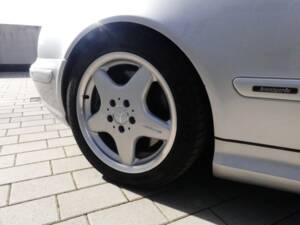 Imagen 13/47 de Mercedes-Benz CLK 55 AMG (2000)