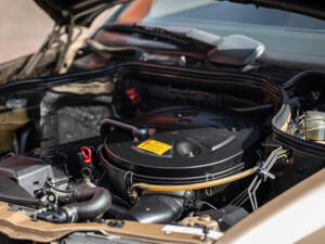 Image 9/40 of Mercedes-Benz 300 CE (1987)