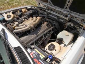 Image 66/70 of BMW 320i (1990)