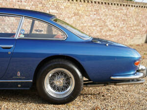 Image 18/50 de Ferrari 330 GT (1966)