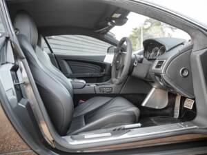 Image 36/50 of Aston Martin DBS (2011)