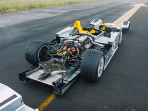 Image 18/22 of Audi R8 LMP900 (2001)