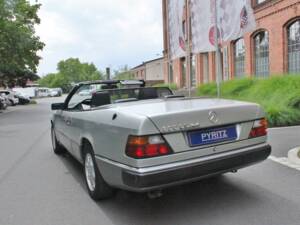 Immagine 18/19 di Mercedes-Benz 300 CE-24 (1992)
