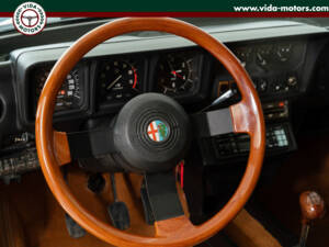 Image 12/32 of Alfa Romeo GTV 6 2.5 (1981)