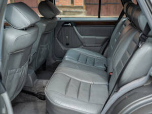 Image 46/66 of Mercedes-Benz 200 TE (1989)