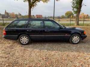 Image 3/149 of Mercedes-Benz 320 TE (1993)