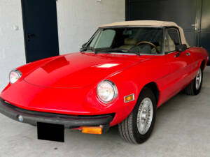 Immagine 4/11 di Alfa Romeo 1600 Spider (1978)