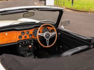 Image 18/47 de Triumph TR 6 (1971)