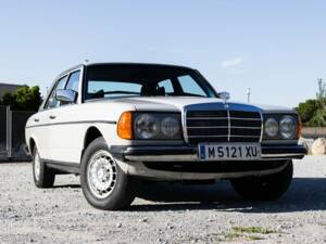 Imagen 5/7 de Mercedes-Benz 300 D (1983)