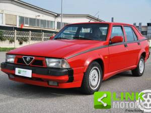 Image 3/9 de Alfa Romeo 75 1.8 Turbo (1988)