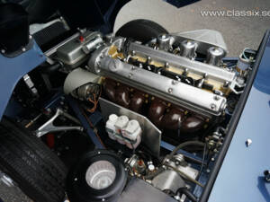 Image 29/30 de Jaguar E-Type 4.2 (1967)