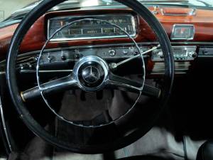 Image 5/19 de Mercedes-Benz 220 S Cabriolet (1959)