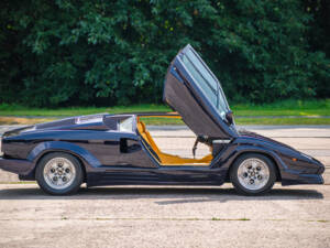 Bild 17/39 von Lamborghini Countach 25 Anniversary (1990)