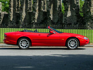 Image 5/33 of Jaguar XK8 4.0 (1999)