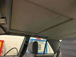 Image 12/22 of Mercedes-Benz 190 E 2.3 (1992)