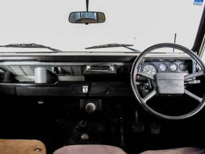 Image 23/48 de Land Rover Defender 110 Turbo Diesel (1984)