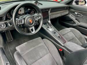 Image 14/19 of Porsche 911 Carrera 4 GTS (2017)