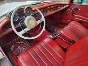 Imagen 21/49 de Mercedes-Benz 250 SE (1966)