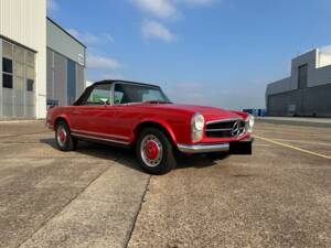 Image 11/54 of Mercedes-Benz 280 SL (1968)