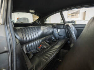 Image 13/15 of Jaguar E-Type (1969)
