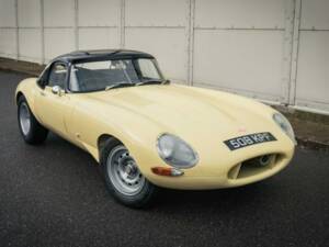 Image 10/50 of Jaguar E-Type 3.8 (1963)