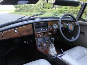 Image 11/17 of MG MGB (1978)