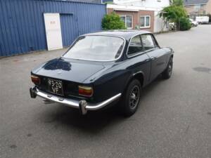 Image 37/39 de Alfa Romeo Giulia 1600 GT Junior (1973)