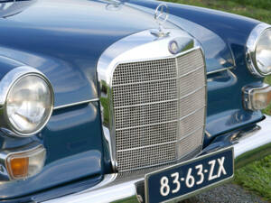 Image 31/39 of Mercedes-Benz 200 (1967)